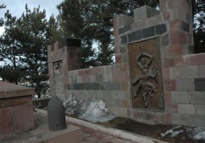 Ecdadın kemiklerinı sızlattılar